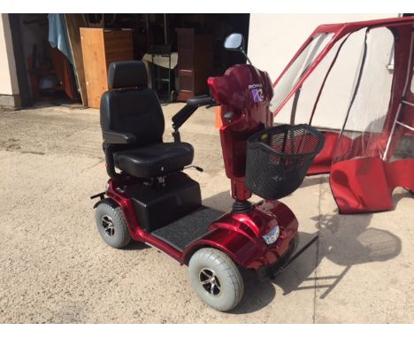 Roma Granada pavement / road battery operated mobility scooter. Model S743. Road legal with rain hood.