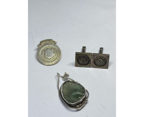 THREE MARKED SILVER ITEMS TO INCLUDE A PAIR OF CUFF LINKS, A BADGE AND A STONE PENDANT
