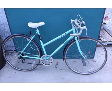 A VINTAGE LADIES BSA SPORT RACING BIKE WITH 5 GEARS