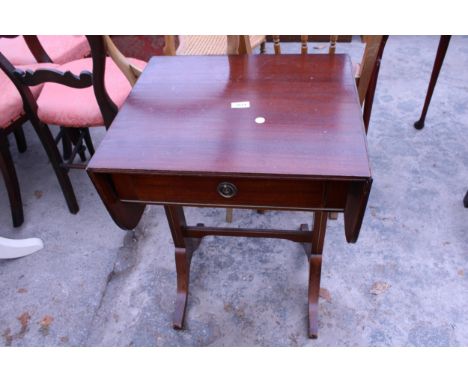 A MAHOGANY SOFA TYPE SMALL TABLE