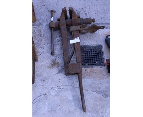 A LARGE VINTAGE CAST IRON LEG VICE