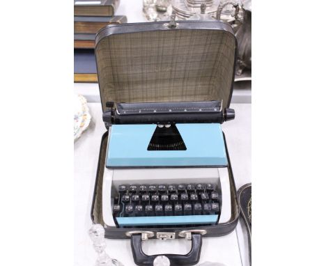 A VINTAGE CASED TYPEWRITER