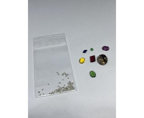 A QUANTITY OF GEMSTONES TO INCLUDE QUARTZ, RUBY, SAPPHIRE, EMERALD, CITRINE, AMETHYST ETC AND 1 CARAT OF DIAMONDS. TOTAL WEIG