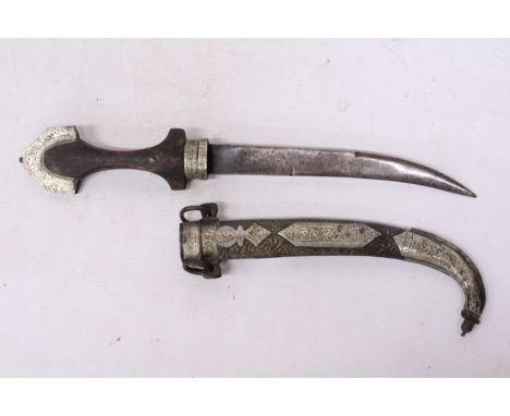 A VINTAGE ARAB JAMBIYA KNIFE AND SCABBARD 21.5CM BLADE LENGTH 38CM