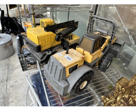 TWO LARGE VINTAGE TONKA TOYS TO INCLUDE A DIGGER AND A CRANE