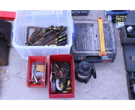 AN ASSORTMENT OF TOOLS TO INCLUDE AN ELECTRIC TILE CUTTER, FILES AND DRILL BITS ETC