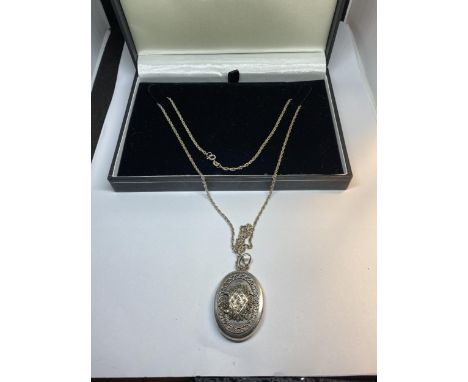 A LARGE DECORATIVE HALLMARKED SILVER LOCKET WITH MARCASITE DECORATION ON A MARKED SILVER ROPE NECKLACE IN A PRESENTATION BOX