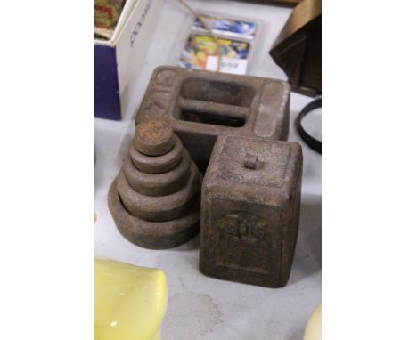 A QUANTITY OF VINTAGE CAST WEIGHTS