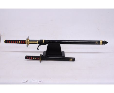 A MODERN DAISHO SWORD PAIR COMPRISING OF A KATANA WITH 61CM BLADE, THE SCABBARD WITH TWO KOZUKA KNIVES WAKIZASH WITH 29CM BLA