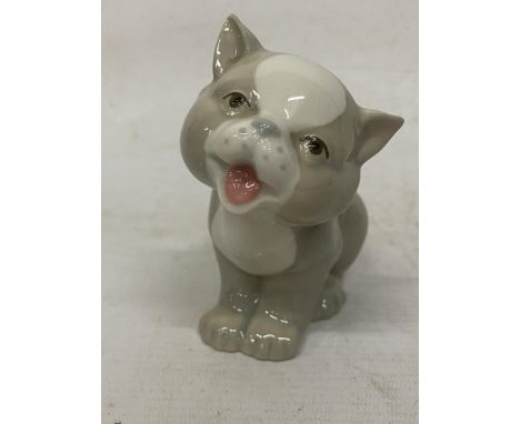 A VINTAGE MIQUEL REQUENA VALENCIA FIGURE OF A KITTEN