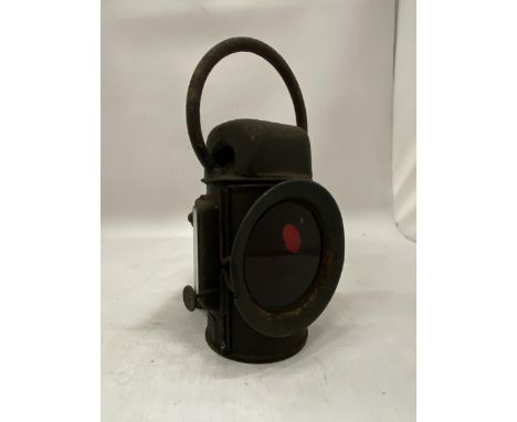 A CIRCA 1910 ELI GRIFFITHS RAILWAY/TRACTION ENGINE OIL LAMP