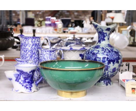 A QUANTITY OF COLLECTABLE CERAMICS TO INCLUDE A VINTAGE FLORIS IRONSTONE STAFFORDSHIRE LONDON SHAVING MUG, CARLTONWARE ORIENT