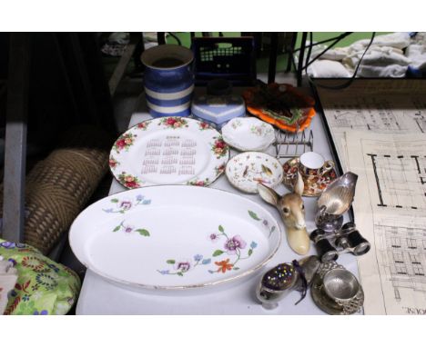 A MIXED LOT TO INCLUDE A LARGE SHOE PIN CUSHION, SILVER PLATED JUG AND TEA STRAINER, SMALL BINOCULARS, OLD COUNTRY ROSES CALE