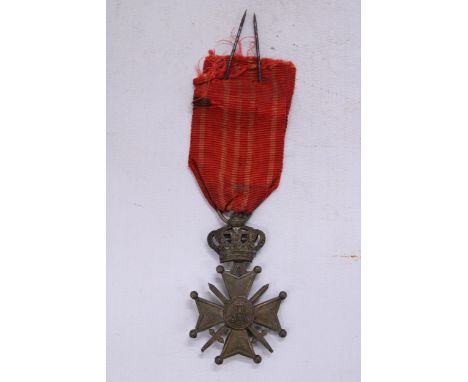 A VINTAGE BELGIAN MILITARY MEDAL