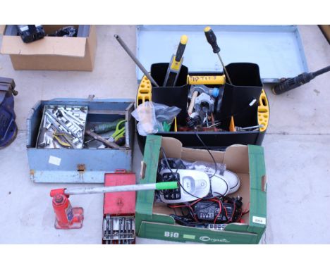 AN ASSORTMENT OF TOOLS TO INCLUDE DRILL BITS, A BOTTLE JACK AND SOCKETS ETC