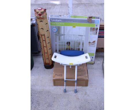 A COLLECTION OF HOUSEHOLD ITEMS TO INCLUE A STAIR GATE, TREEN CAT FIGURE, ETC