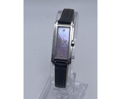 A LADIES VINTAGE GUCCI 109 WRISTWATCH WITH MOTHER OF PEARL DIAL