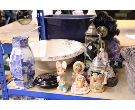 A QUANTITY OF ITEMS TO INLUDE A LARGE VINTAGE WASH BOWL, PENDELFIN FIGURES, STEINS, A CERAMIC MANTLE CLOCK, ETC