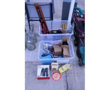 AN ASSORTMENT OF ITEMS TO INCLUDE A SNOOKER CUE, A SPEAKER SET AND A TYRE INFLATOR ETC