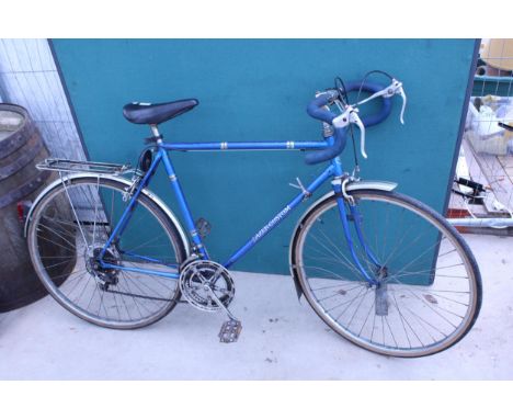 A VINTAGE GENTS LAZER CUSTOM ROAD RACING BIKE WITH 10 GEARS