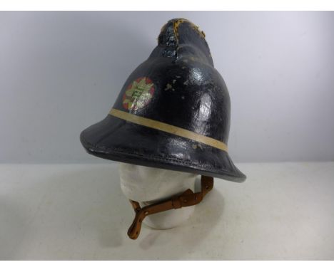 A VINTAGE WILTSHIRE FIRE BRIGADE FIRE FIGHTERS HELMET