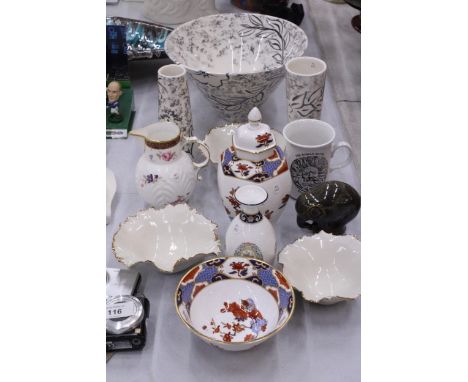 A QUANTITY OF CERAMICS TO INCLUDE A SPODE LIDDED JAR AND BOWL, A COALPORT JUG, PLANTER, VASES, DISHES, ETC