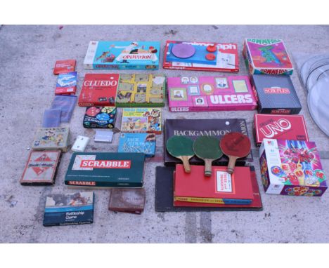 AN ASSORTMENT OF VINTAGE AND RETRO BOARD GAMES
