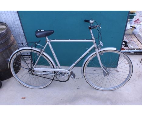 A VINTAGE GENTS ELSWICK BICYCLE