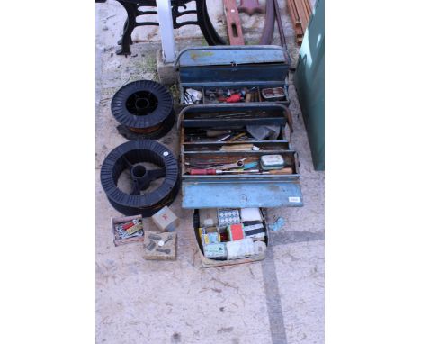 VARIOUS ITEMS TO INCLUDE A METAL TOOLBOX AND HAND TOOLS, TWO ROLLS OF COPPER WIRE AND AN ASSORTMENT OF HARDWARE