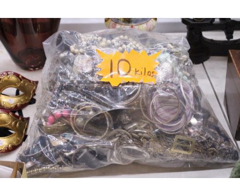 10KG OF MIXED VINTAGE COSTUME JEWELLERY