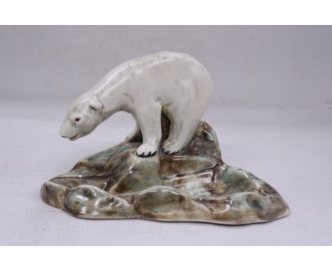 A 1930'S RADFORD POTTERY ENGLAND POLAR BEAR FIGURE