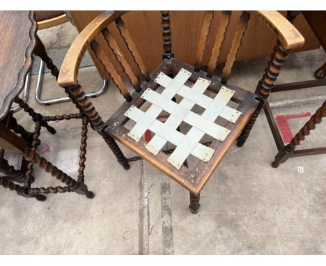 AN EARLY 20TH CENTURY OAK BOBBIN TURNED CORNER CHAIR