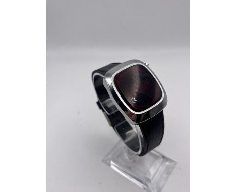 A GENTLEMAN'S VINTAGE 1970s COMMODORE RED LED WRIST WATCH