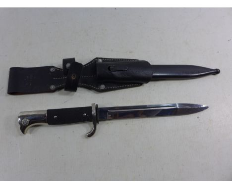 A 20TH CENTURY KS 98 CARBINE WALKING OUT DRESS BAYONET AND SCABBARD, 19.5CM BLADE, LENGTH 37CM AND LATER LEATHER FROG