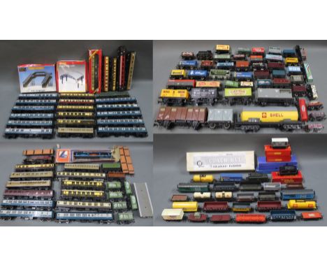 A quantity of 00 gauge and Lionel. To include an R.481 footbridge, Lima car transporter, various rolling stock and tenders, l