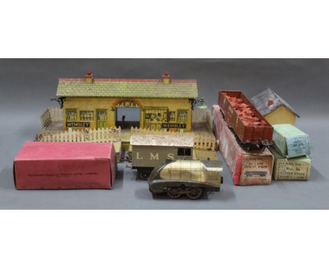 A Hornby Series 0 gauge high capacity wagon, a Hornby LNER 2509 Silver Link locomotive, an LMS brake van (RS655), a No.E1E le