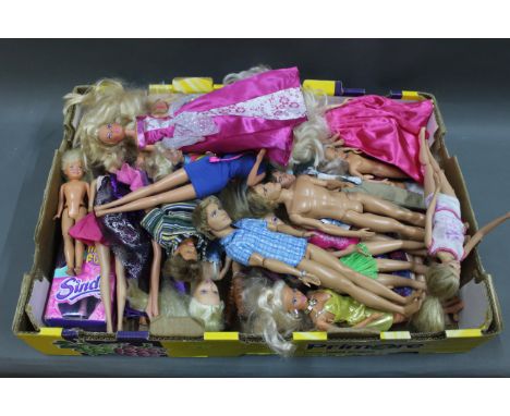 A box of 29 modern Mattel and other plastic dolls, including Sindy and Simba.