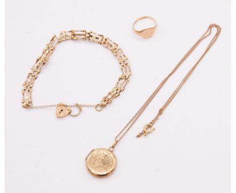 A collection of weighable 9ct gold jewellery to include a locket and chain, gate bracelet and small signet ring, combined wei