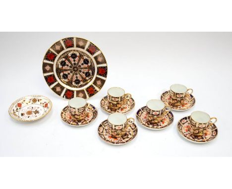 Early 20th century 2451 Royal Crown Derby coffee cans and saucers with an 1128 Imari 8½"&nbsp;second quality plate.