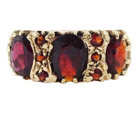 9ct gold garnet dress ring, hallmarkedCondition Report:Approx 4.2gm, size P, some light abrasions to garnets, max depth = 8.6