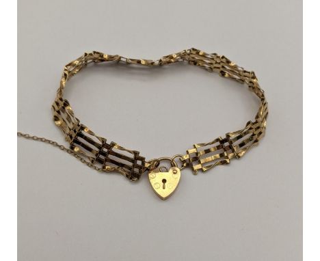 A 9ct gold gate link bracelet having a heart shaped clasp 4.8gLocation: 
