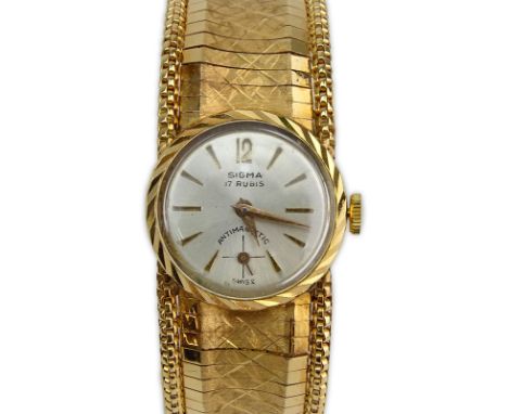 Vintage 18 Karat Rose Gold Lady's Sigma Bracelet Watch with Manual Movement. Signed 750 18K. Minor surface wear from normal u