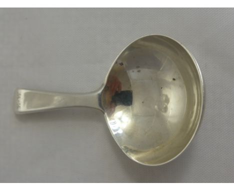 Solid Silver Caddy Spoon, London hallmark, m.m HB, dated 1835.