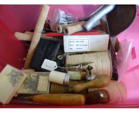 Vintage and other fishing rod making equipment, including splicing knives, graduated ceramic sleeved rod rings, rod sleeves, 