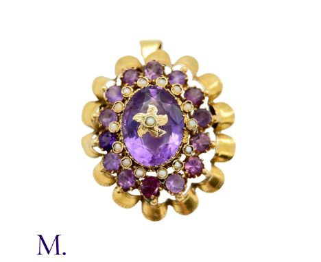 The 18ct yellow gold scalloped-edged pendant brooch is set with a large oval-cut mauve amethyst of approximately 7.2ct to the