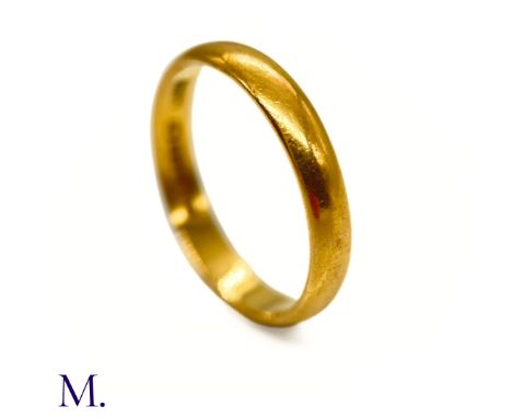 The plain 22ct gold band is hallmarked for 22ct gold and is dated 1939.Box not included; for display only.Weight: 3.4g Size: 