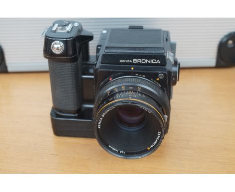 Zenza Bronica SQ-AM 1:28 F=MM No8232213 camera with box &amp; equipment