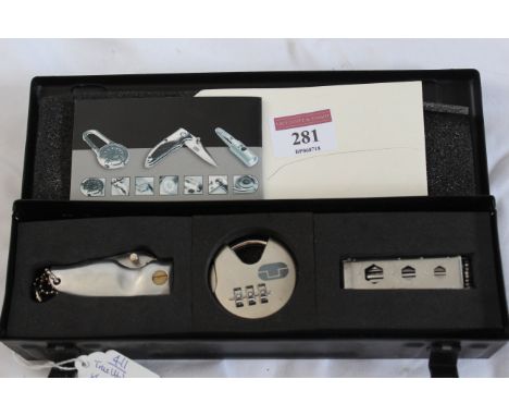 True Utility knife tool and lock set