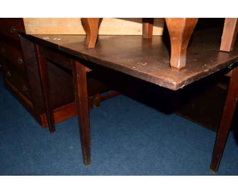 A GEORGIAN MAHOGANY GATE LEG TABLE