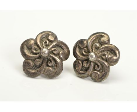 A PAIR OF CELTIC DESIGN STYLISED FLOWER STUD EARRINGS, approximate gross weight 5.5 grams